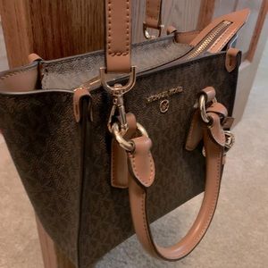 MK small kris satchel handbag.